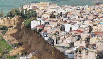 Sicilskému městu hrozí zkáza. Kvůli sesuvu půdy úřady evakuují obyvatele