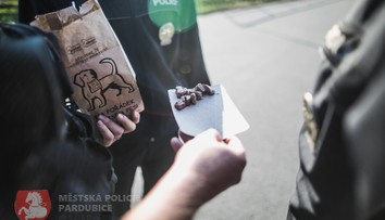 Travič zvířat z Pardubic přes měsíc uniká policii! Pomozte s pátráním