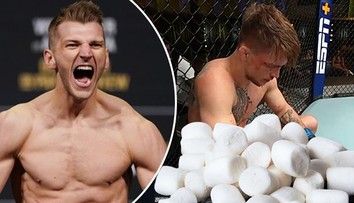 Jsi měkký jako maršmeloun, vzkázal Hooker nováčkovi, který vzdal zápas