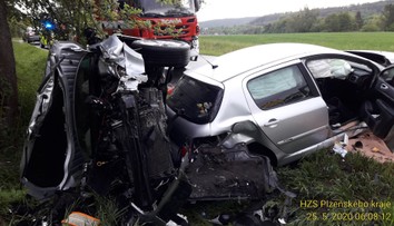 Dvě nehody během pár minut, hasiči i zdravotníci měli ráno napilno! FOTO