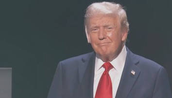 Americký prezident Trump slaví 80. narozeniny. Oslavy pojal velkolepě