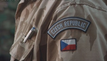 Český podplukovník nadával na fotbale Ukrajinci. Může přijít o část výplaty