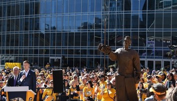 Velká pocta! Predators odhalili sochu pro největší legendu klubu