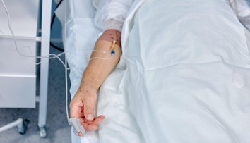 Chlapeček náhle přestal dýchat. Kvůli pomalé sanitce má nevratně poškozený mozek