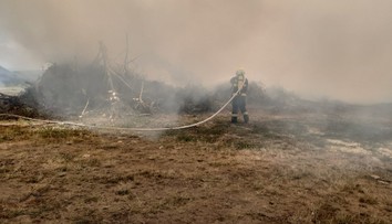 Plameny pohltily bioodpad na Břeclavsku. Nahromadil se tam po tornádu
