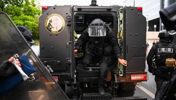 Policie překazila bombový útok v centru Paříže. Útočníka chytila při činu