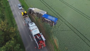 U Boršic se převrátil kamion. Odtahová služba jej zvedala několik hodin