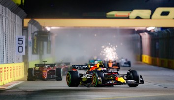 Verstappen v Singapuru na obhajobu nedosáhl. Red Bull přesto slaví vítězství