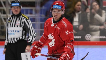Zákeřný faul provokatéra Daňa. Mimo hru podkopl protihráče, trest nedostal