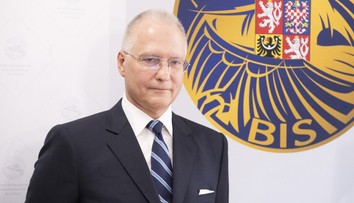 NATO je v ohrožení, varoval šéf BIS. Chválil zadržení údajného čínského špeha