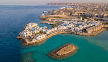 Egypt vyhlásil stav nouze, Češi jsou v šoku. Pláže jsou zaplavené, hlásí