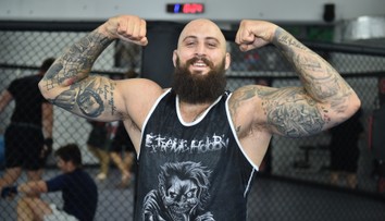 Zápasník Martínek do toho praštil, vzal si bývalou hvězdu filmů pro dospělé