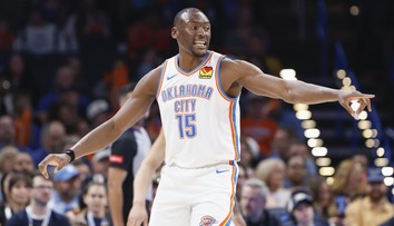 V NBA zničehonic zkolaboval hráč. Jen si plácal se spoluhráči