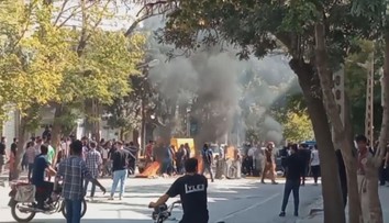 Velký úspěch protestujících. Írán zruší mravnostní policii