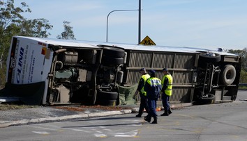 Tragické zakončení svatby. Autobus s hosty havaroval, deset z nich zemřelo