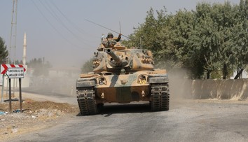 Turecko zaútočilo v Sýrii. Poslalo jednotky proti Kurdům