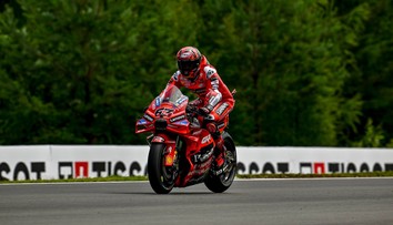 Rozčílený Bagnaia po propadáku: Dochází mi trpělivost. Po stáji chce vysvětlení