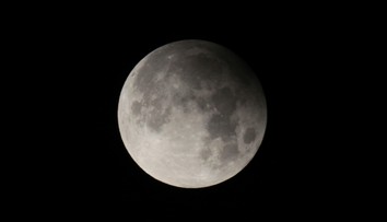 Astroložka varuje: Přichází extrémně silný úplněk s polostínovým zatměním