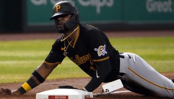 To se jen tak nevidí. Hráči vypadl během zápasu MLB z kapsy mobil