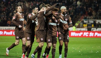 Kadeřábek ani Jurásek nezabránili prohře. Důležité vítězství pro St. Pauli