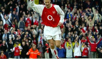 Tohle není vtip! Hvězdy Bergkamp a Cruijff obléknou dres Blšan