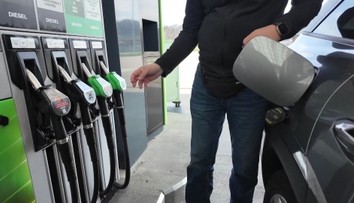 Konec zastropování cen paliv: Odborník zhodnotil, jak se to projeví u pump