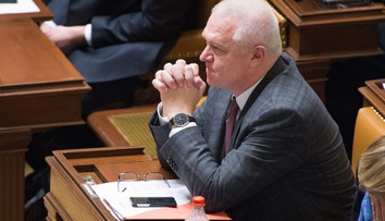 "Chtěl jsem státu ušetřit peníze," vysvětloval Faltýnek poslancům