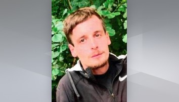 Policie pátrá po 29letém Adamovi. Poznat ho lze podle nápadné chůze