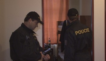 Policisté kontrolovali ubytovny. Jeden z cizinců se schovával v posteli