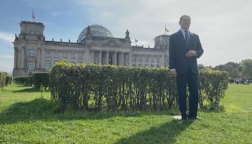 Německý kancléř má dvojníka k nerozeznání! Na tiskovku za něj ale nepůjde