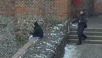 Nešťastná láska přivedla ženu na okraj hradeb. Chtěla spáchat sebevraždu