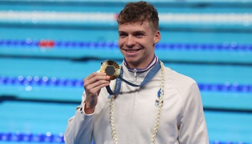 Francouzský plavec hvězdou olympiády. Nad jeho výkonem žasne i Phelps