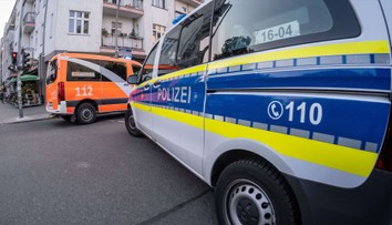 Neznámý střelec zranil několik lidí u tržiště v Německu. Policie podezřelého zadržela