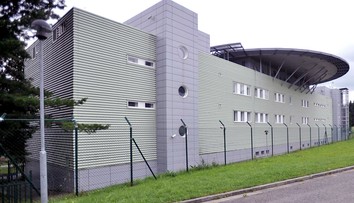 Lidé volají po otevření "tajné" nemocnice. Vojáci řekli, proč to nejde