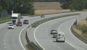 Nebezpečí na D3. Policie uzavřela dálnici kvůli autu v protisměru