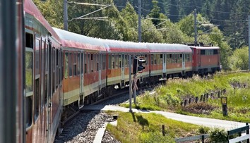 V Rakousku přišla o život mladá Češka. Vypadla z vlaku