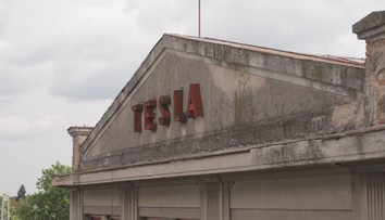 Tesla půjde k zemi. Pardubickou továrnu nahradí budova univerzity