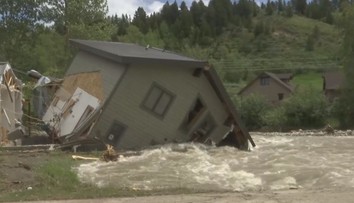 Yellowstonský národní park zasáhly povodně. Voda odnáší celé domy