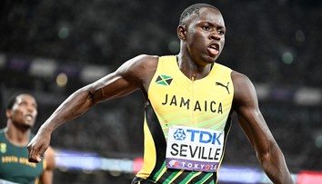 Jamajské dominanci na stovce přihlížel i Bolt. Šampion na MS ostrouhal
