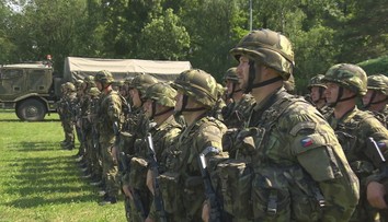 Češi se neshodnou ohledně zahraničních misí. Ne každý zapojení českých vojáků vítá