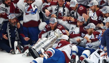 Trapas! Vítězové už zničili Stanley Cup. Neměli ho ani pět minut, čílí se strážce