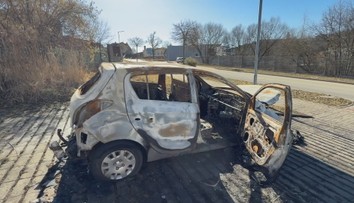 Dvojice měla zapálit auto lidoveckého politika. Někdo to objednal, míní zastupitel