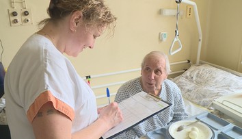 Zájem o práci ošetřovatelů v Česku roste. Lidi láká především jistota