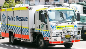 Australská policie zastřelila 16letého radikála, který bodal na parkovišti