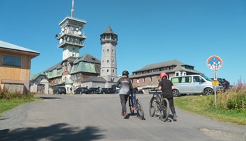 Skiareál Klínovec chystá nové zázemí. Spor o vodu ovšem brzdí plány