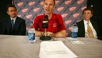 Smutek v Detroitu: Zemřel majitel Red Wings a Tigers!