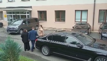 Čtvrtý den v nemocnici: Zemana navštívila manželka s dcerou Kateřinou