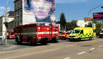 Ženu na přechodu srazil náklaďák. Fatální nehodu neměla šanci přežít