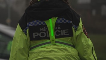 Policistky chtějí být na přechodech lépe vidět. Vyděsil je incident z ledna