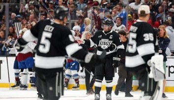 Sbohem, Kopi. Legenda NHL se loučila v slzách, fanoušci mu děkovali vestoje